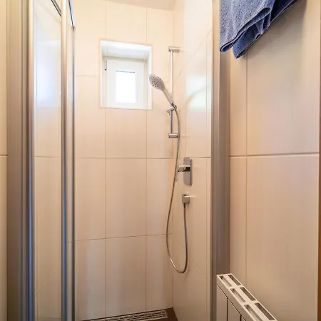 Tiroler Gaestehaus * צל אם צילר