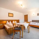 Tiroler Gaestehaus *